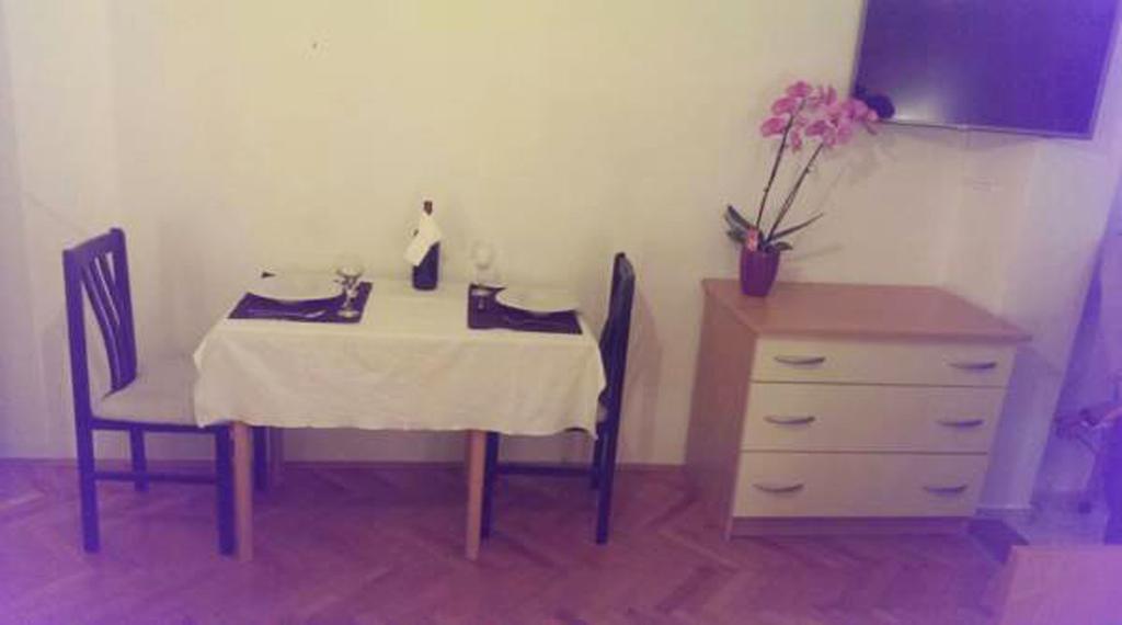 Apartments Mira Makarska Oda fotoğraf