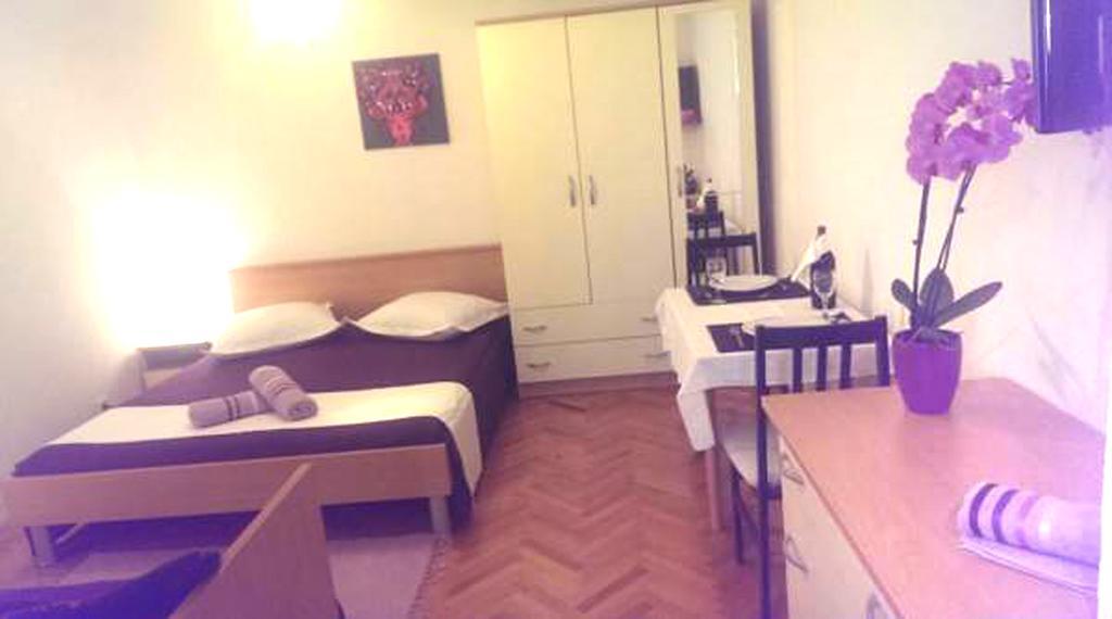 Apartments Mira Makarska Oda fotoğraf